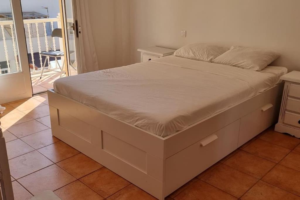 Gilda: Beautiful Spacious Apartment. Seaview From Rooftop Terrace Коралео Екстериор снимка